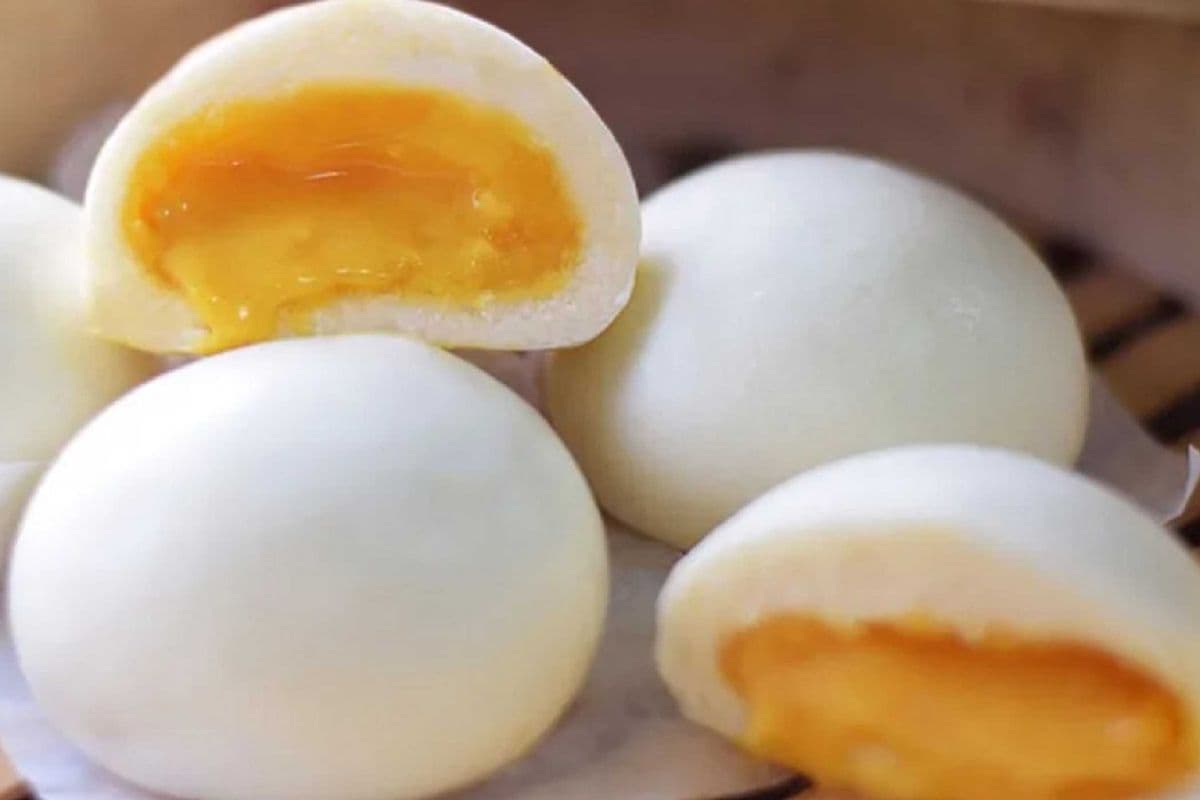 Custard Buns (1 pc) - 奶皇包