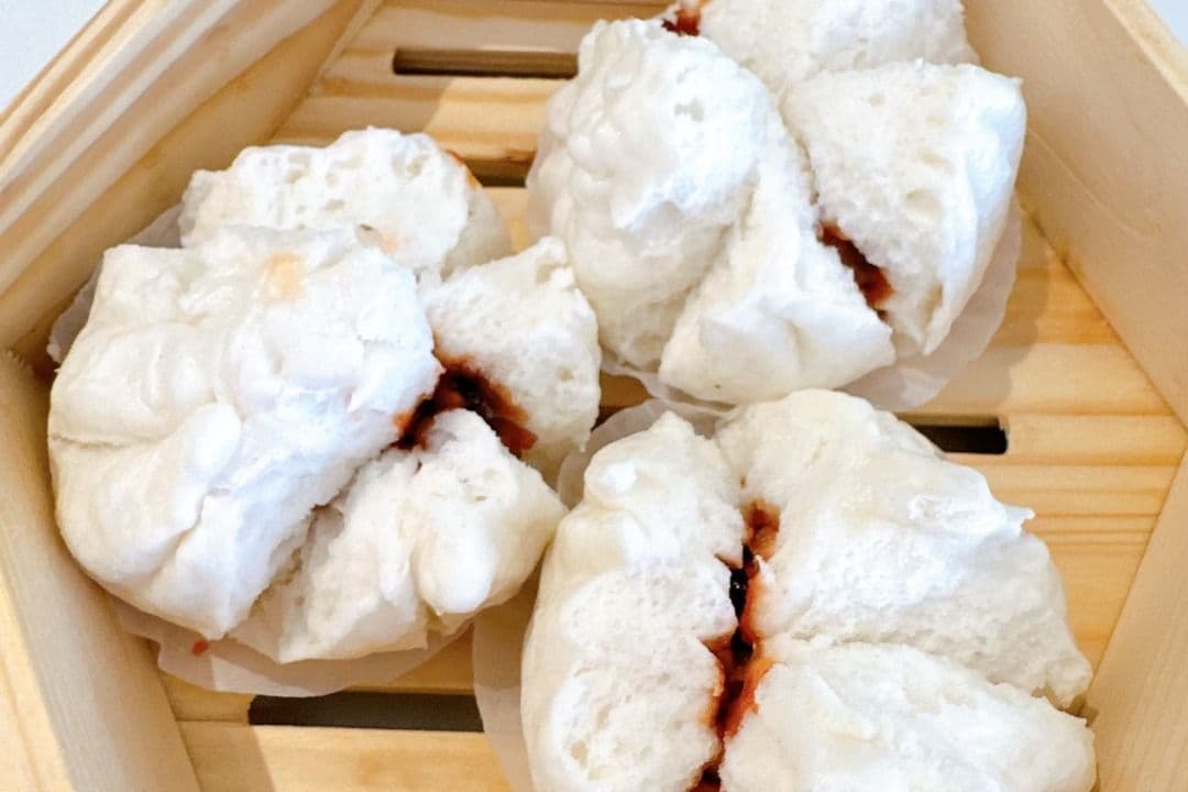 D08. Steamed Honey BBQ Pork Buns 叉烧包