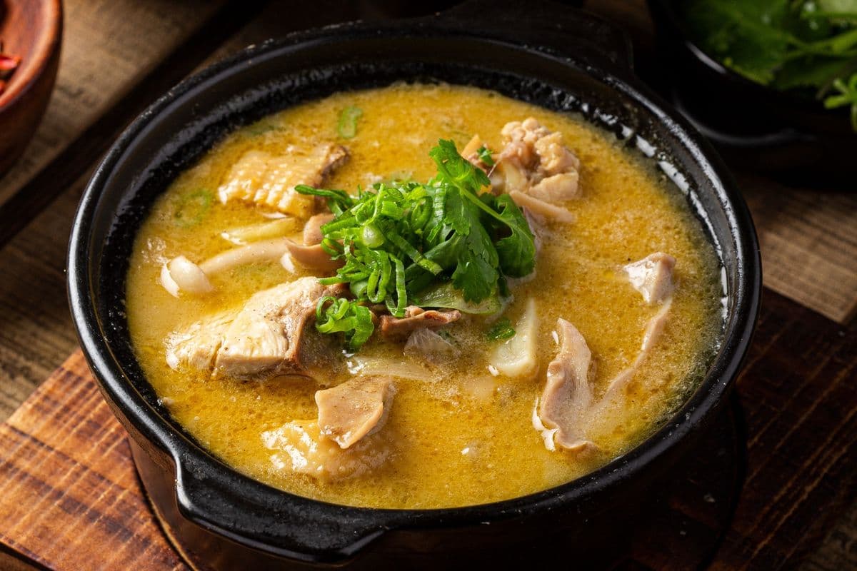 Pork Belly and Chicken Casserole 鲜汤猪肚鸡砂锅