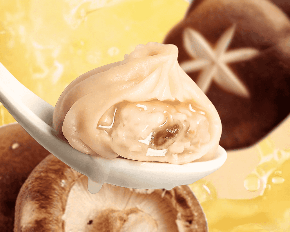 15. Juicy Chicken & Mushroom Dumpling / Poulet et champignon Xiao Long Bao