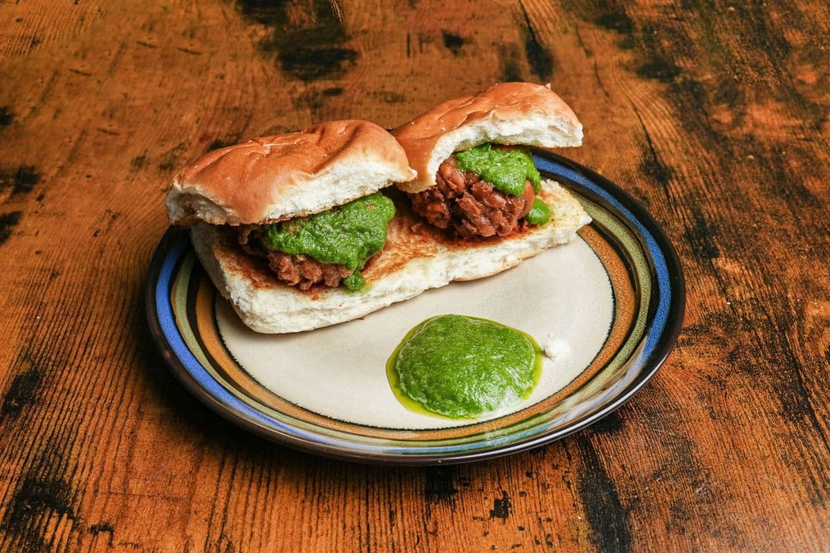 Vada Pav (Two Pieces)