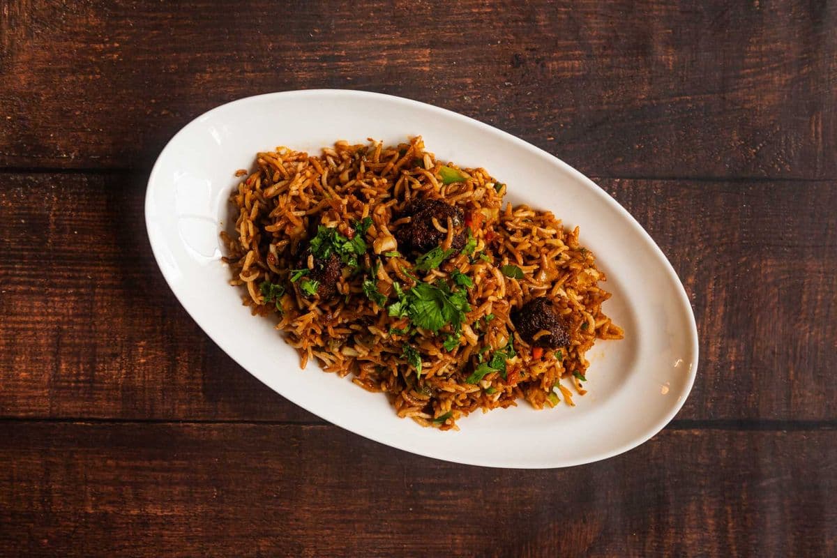 Vegetable Manchurian Fried Rice (8 pcs)