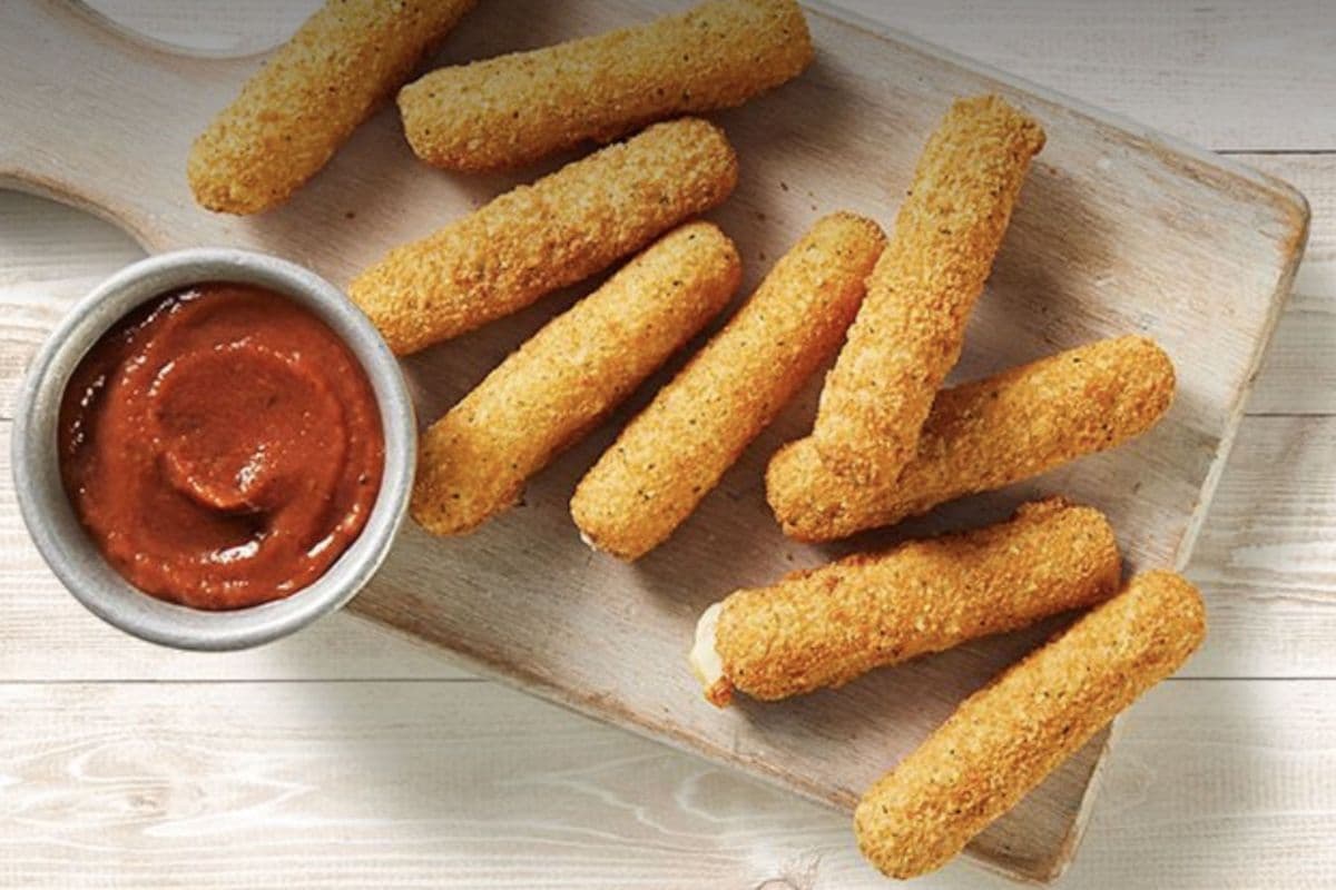 Mozza Sticks (10 pcs)