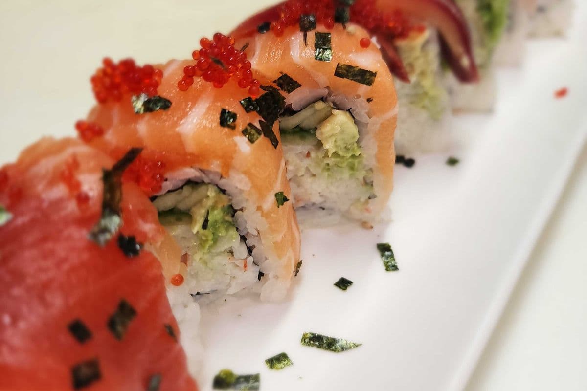 Rainbow Roll (8 pcs)