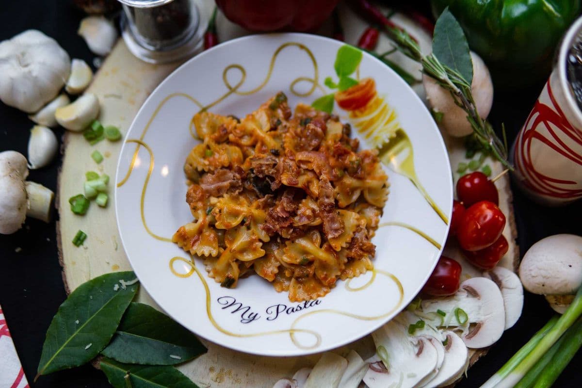 Small Pinky Bacon Pasta