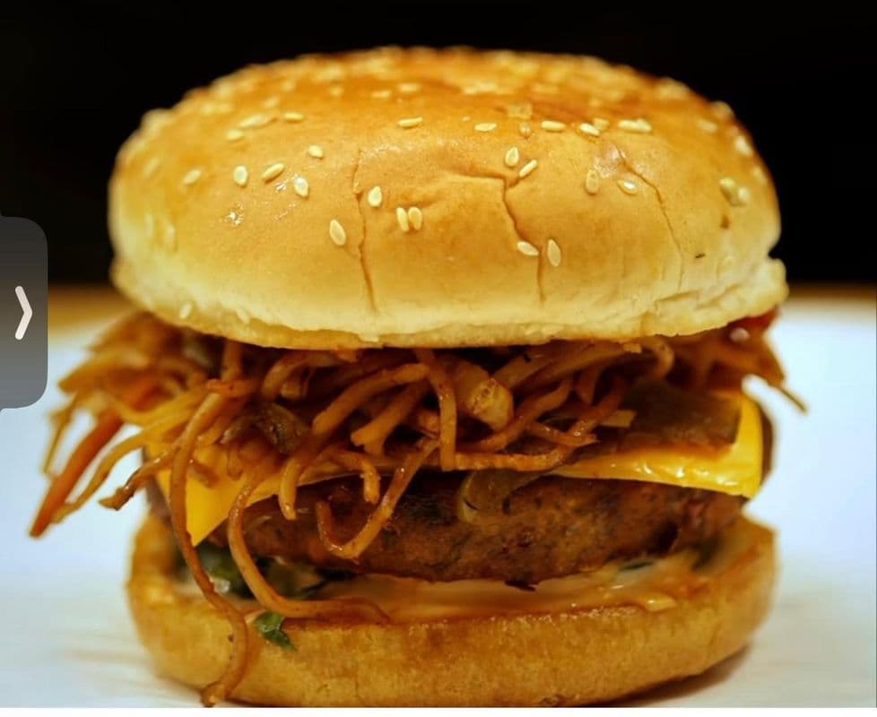 Végétarien Noodle Burger   Vegetarian Noodle Burger / Végétarien Noodle Burger   Vegetarian Noodle Burger