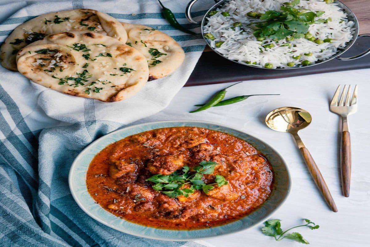 Chicken Vindaloo with Naan & Rice