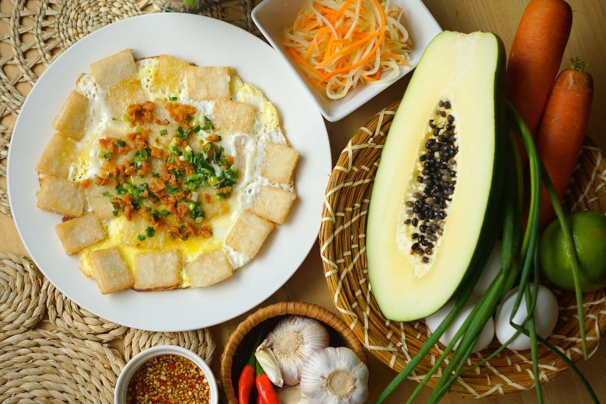S12. Fried Rice Cake with Egg / Bột Chiên