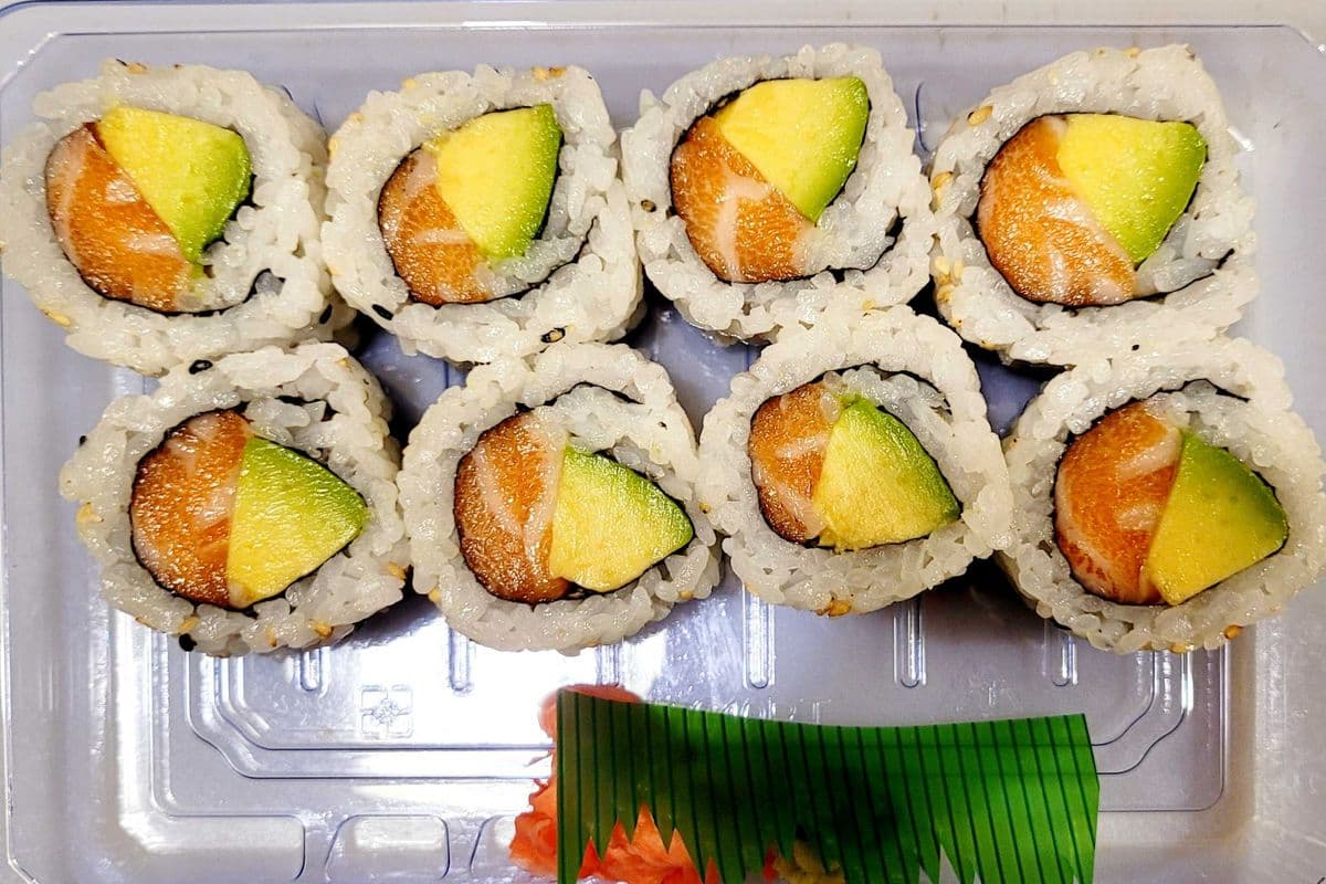 Avocado & Salmon Roll