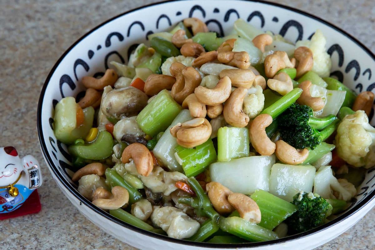 29. Diced Chicken with Cashew Nuts and Vegetables