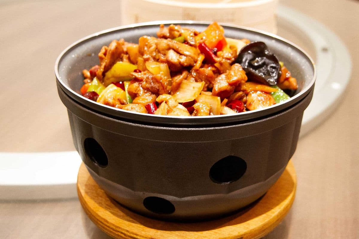 Spicy Chicken Pot with Seasonal Vegetables/香辣雞煲