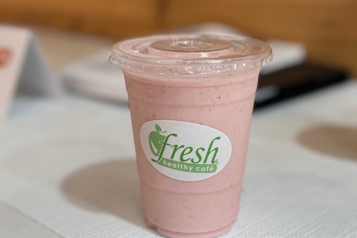 Strawberry Lassi Smoothie (16oz)