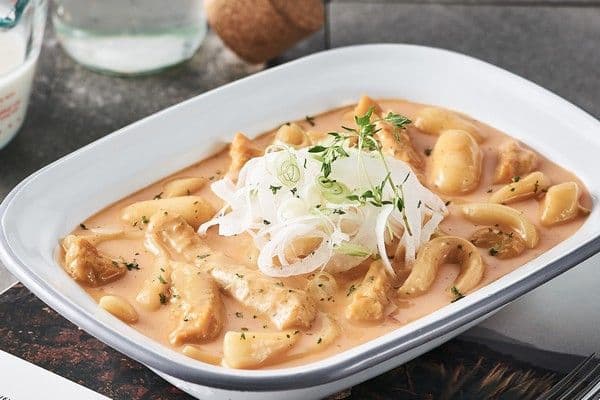 Rose Tteokbokki  玫瑰辣炒年糕（培根、香肠）