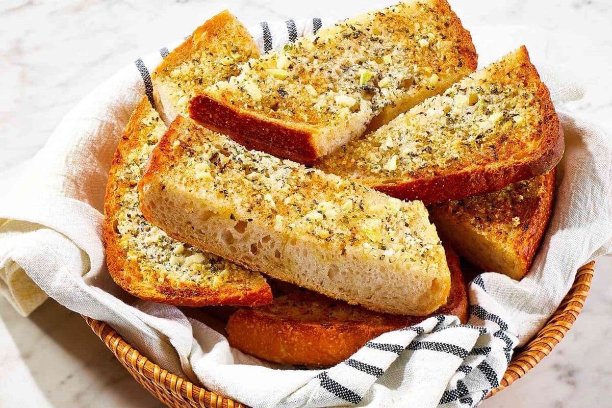 Garlic Bread (2 Pieces of bread)