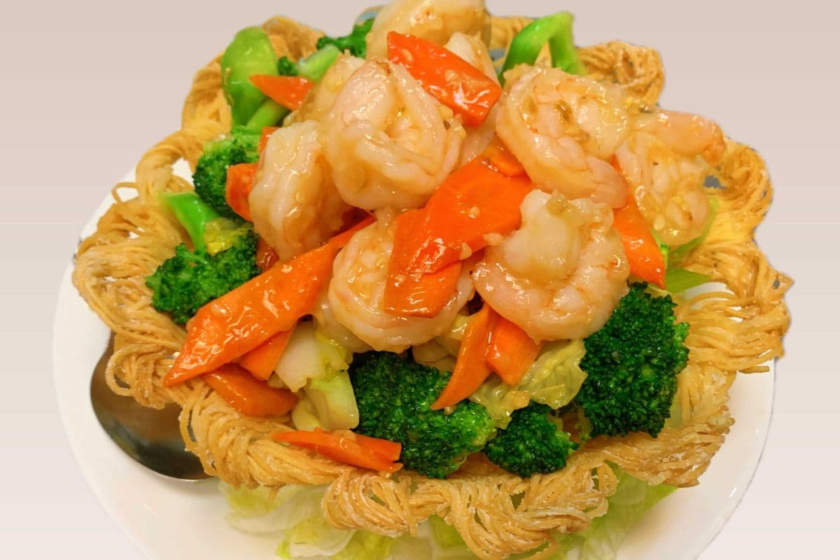 Sautéed Shrimp in Bird's Nest