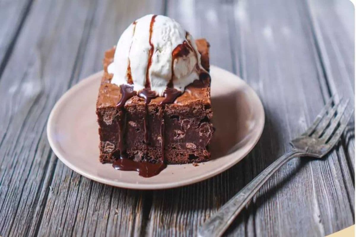 Brownie With One Scoop Ice cream