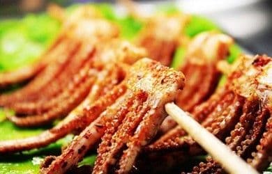 41. Squid Tentacle (2 skewers) 烤鱿鱼须