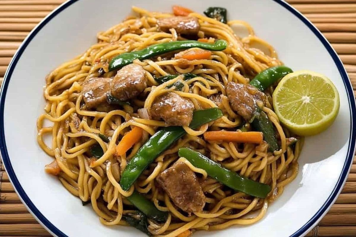 Pancit Canton guisado ( Stir Fry egg noodles)