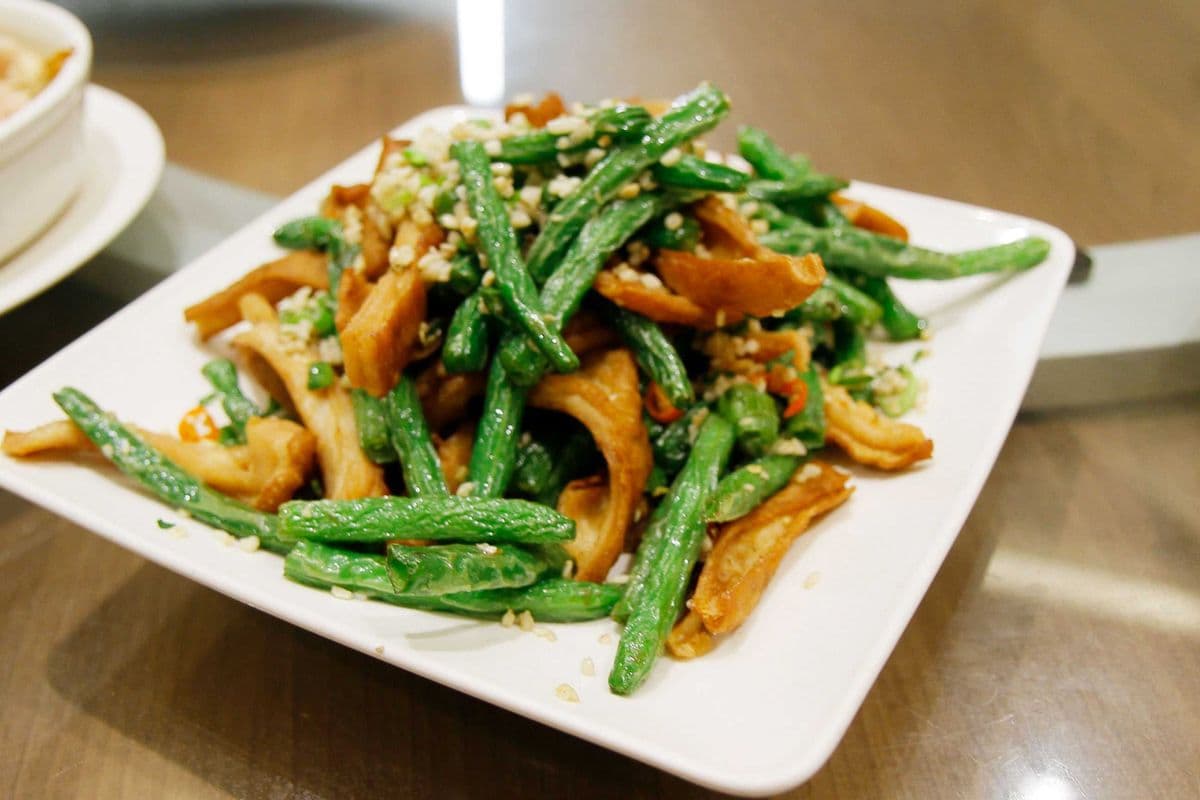 Stir-Fried Pork Intestines & Green Bean with Chili & Garlic/ 四季豆炒肥腸