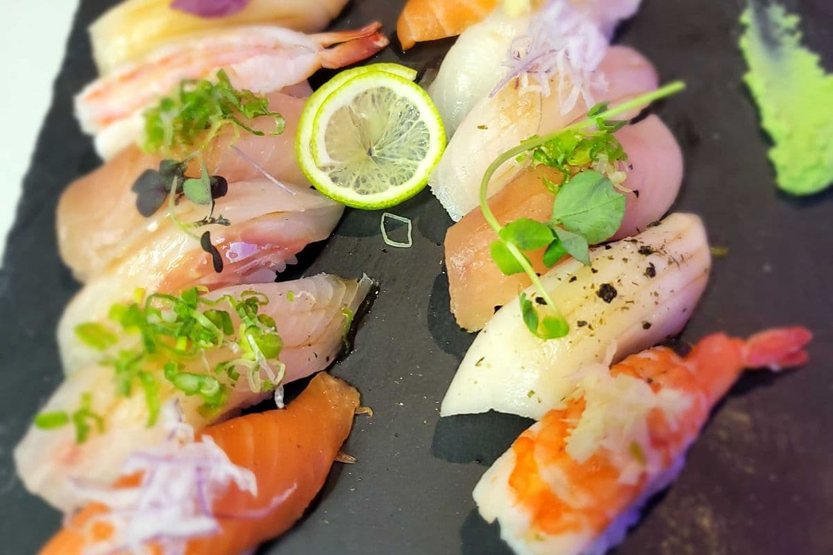 Sushi set (12pcs)