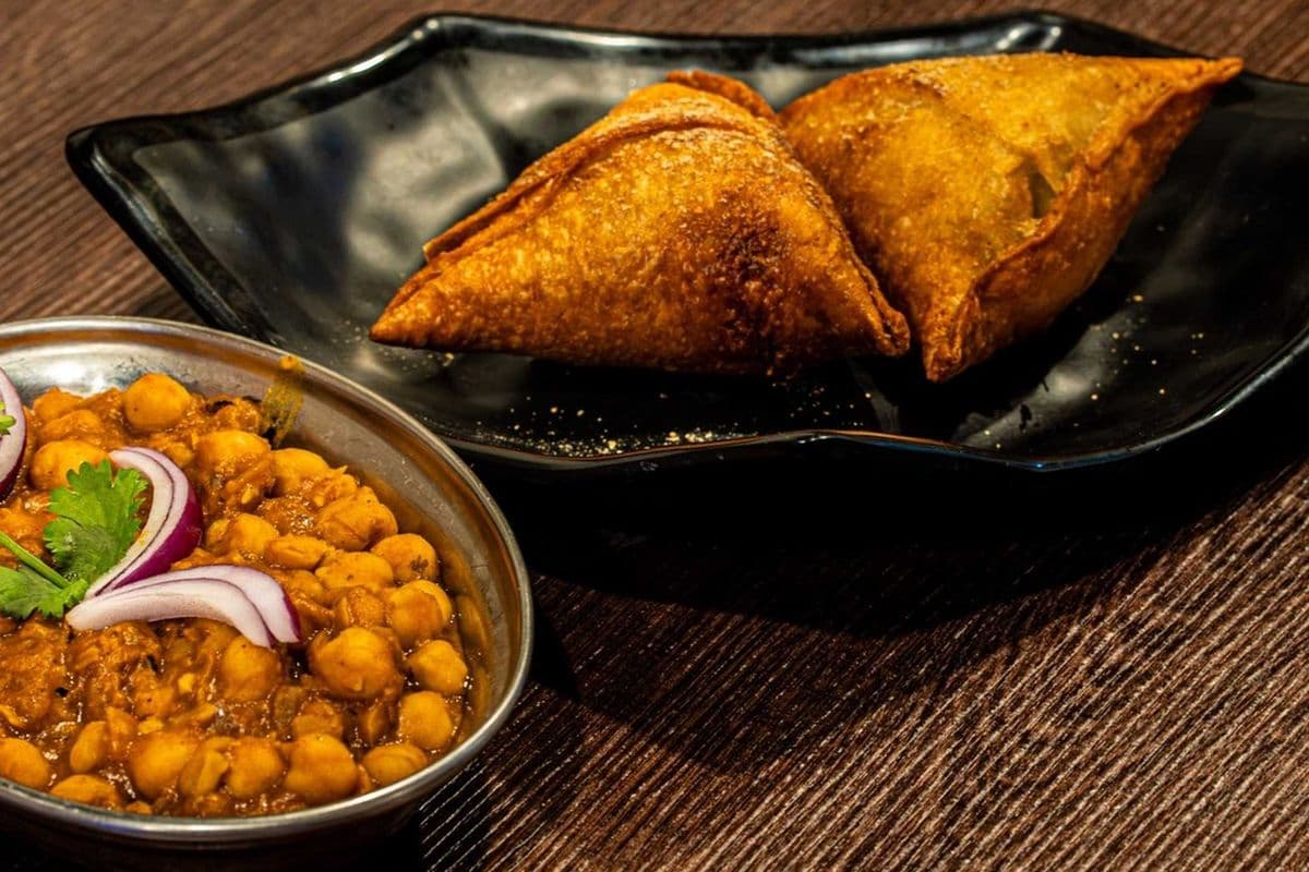 Vegetables Samosa with Channa