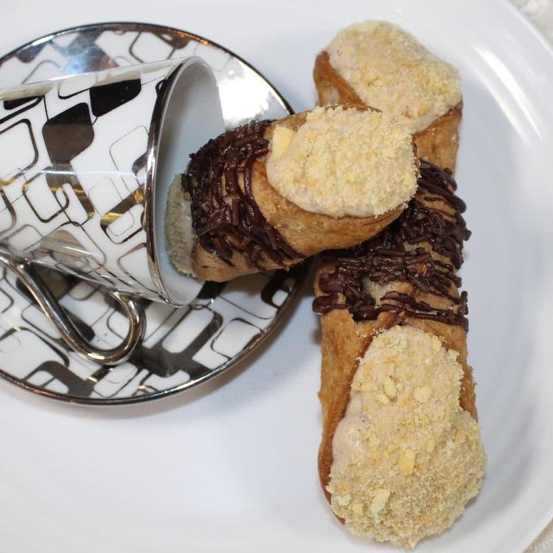 The Tiramisu Cannoli
