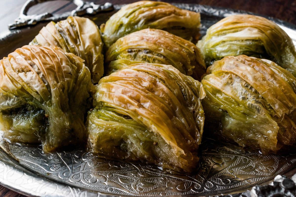 3 pcs Pistachio Mussel Shaped Baklava (3 pieces)