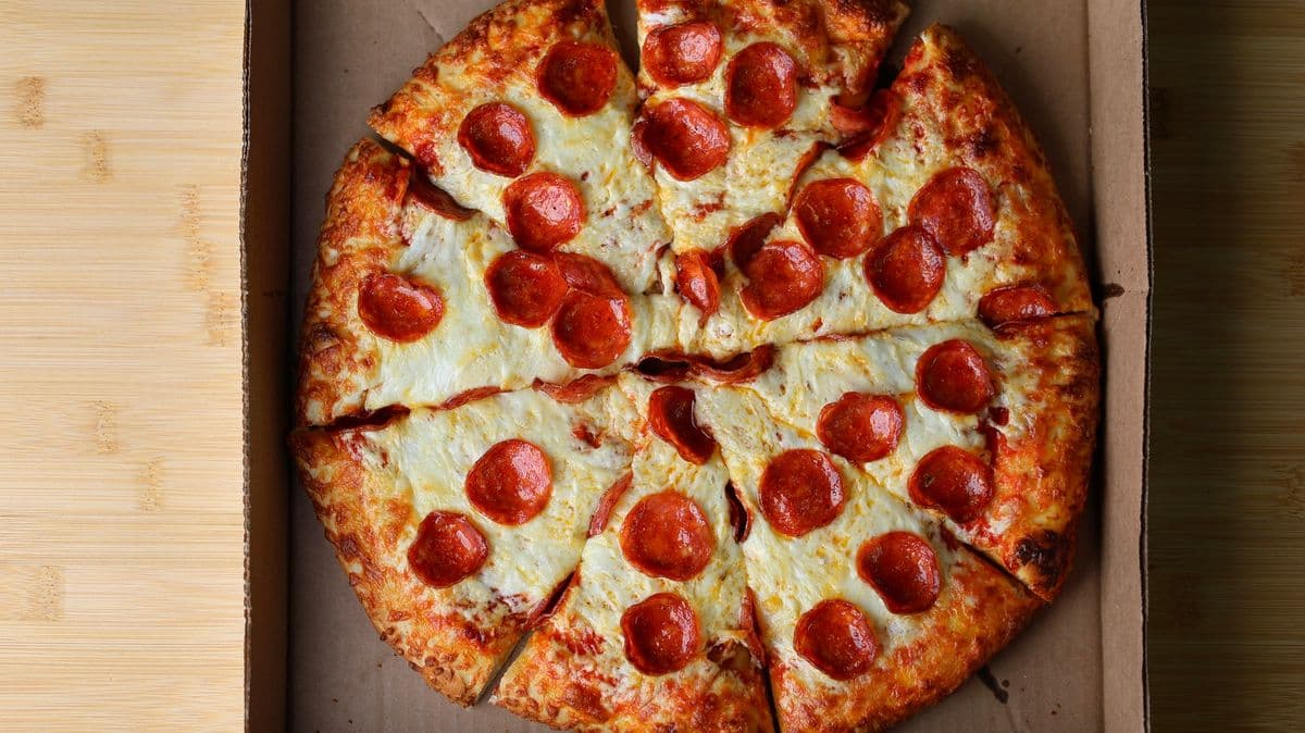 15" Pepperoni Pizza