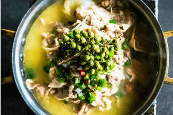 Sliced Beef in Golden Sour Soup (苗家酸汤肥牛)