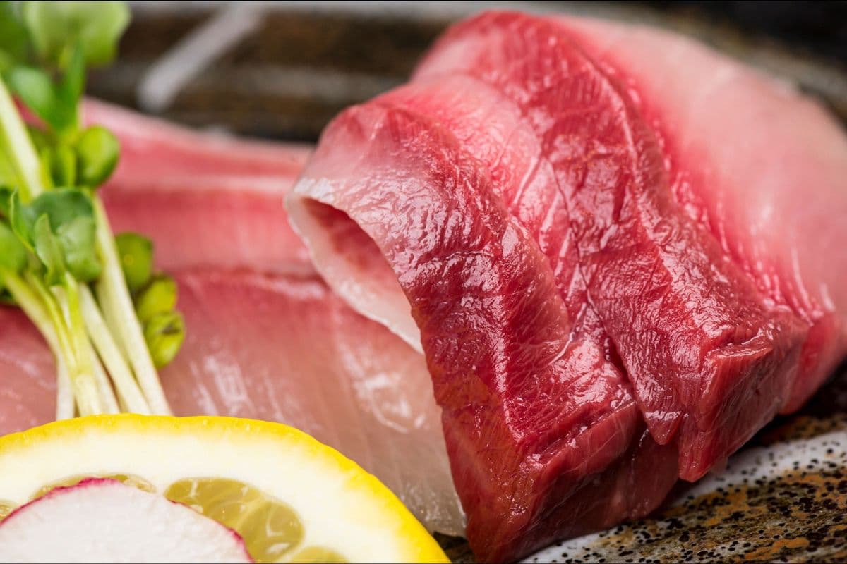 Hamachi Sashimi (5 Pieces)