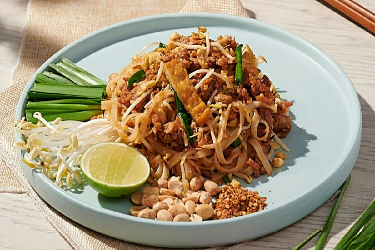 Pad Thai (Thai-Style Stir-Fried Noodles)