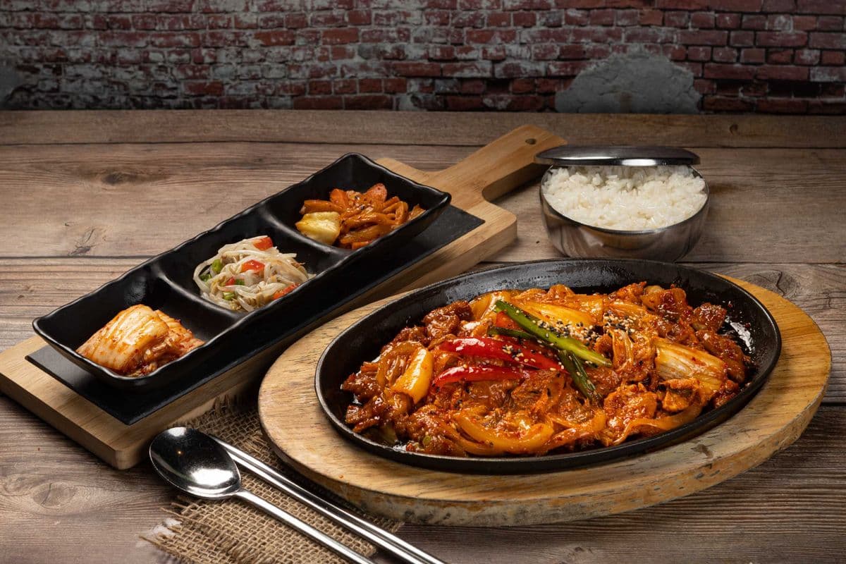 Kimchi-Jeyuk (Kimchi and Pork)