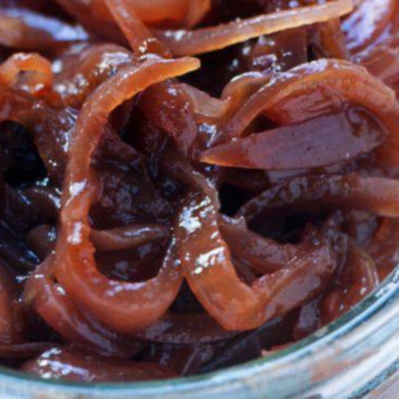 Oignons rouges au vin