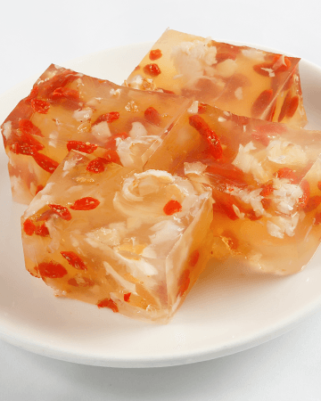 42. Chilled Goji Berry with Lychee Gelatin 42. 杞子荔枝凍糕