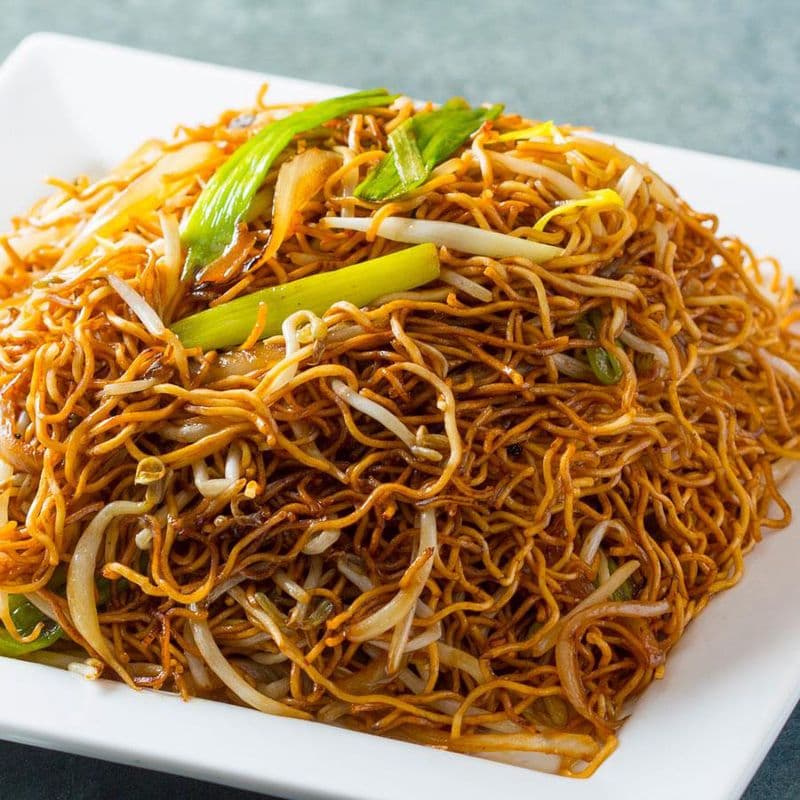 Soy Sauce Chow Mein with Bean Sprouts 豉油皇炒麵