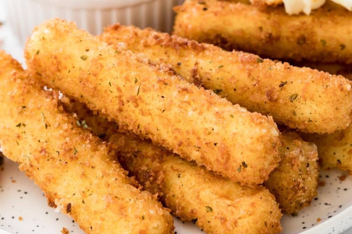 Mozzarella Sticks (8 pcs)
