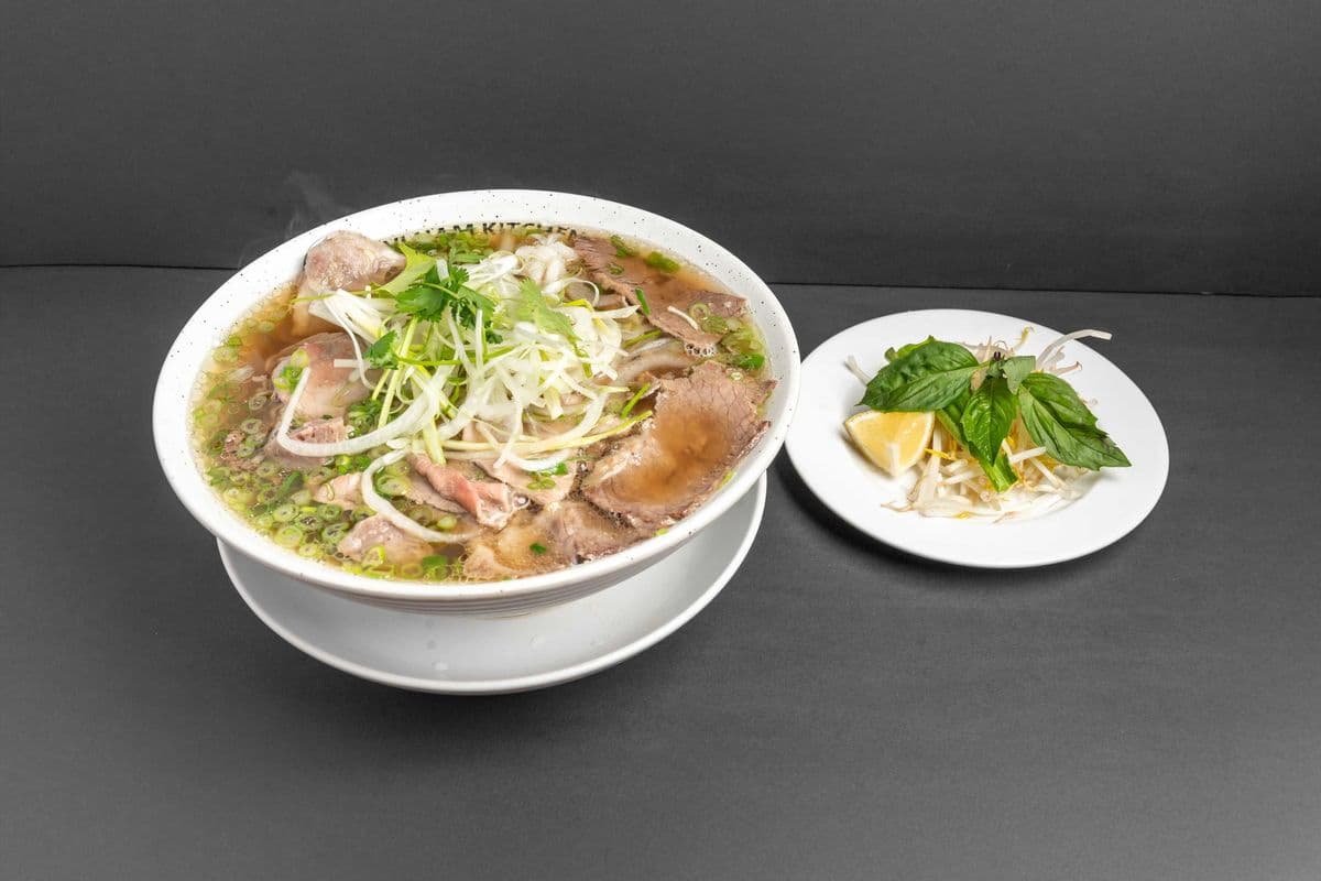 P1. Special Beef Noodle Soup / Phở Đặc Biệt (Large)