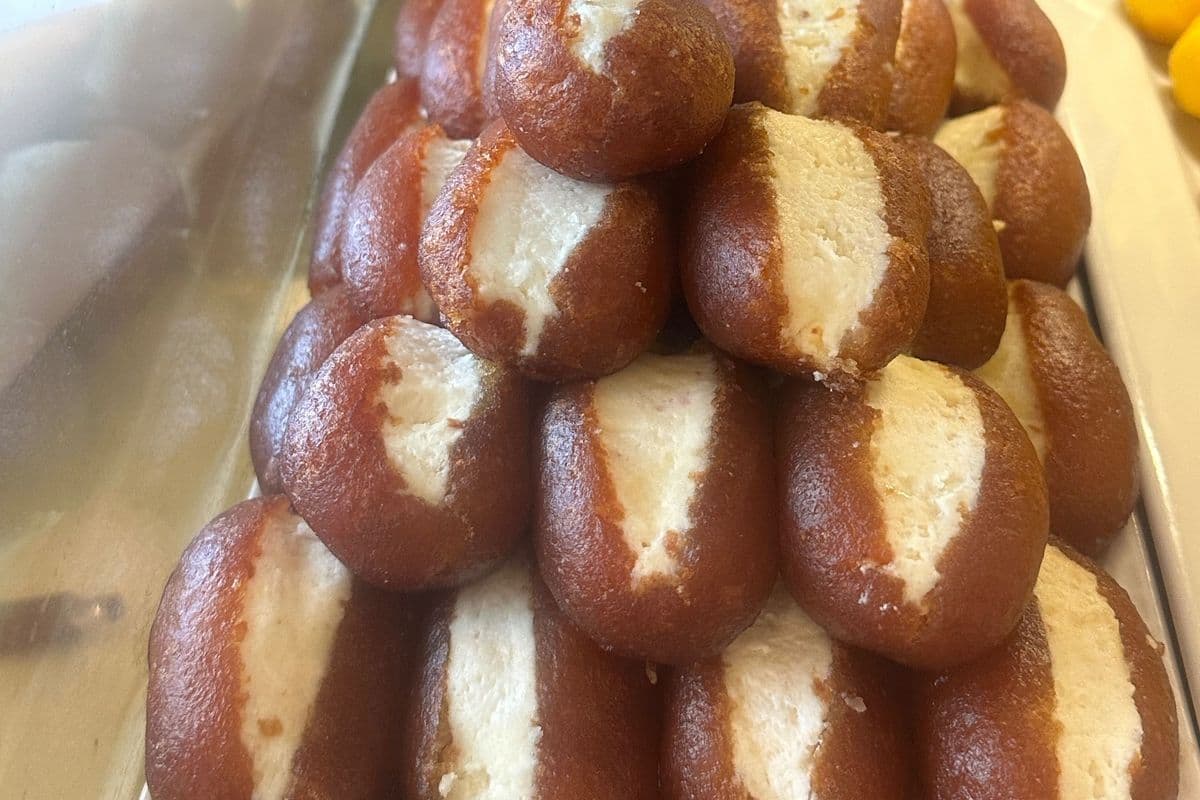 Gulab jamun sandwich (1 pound)