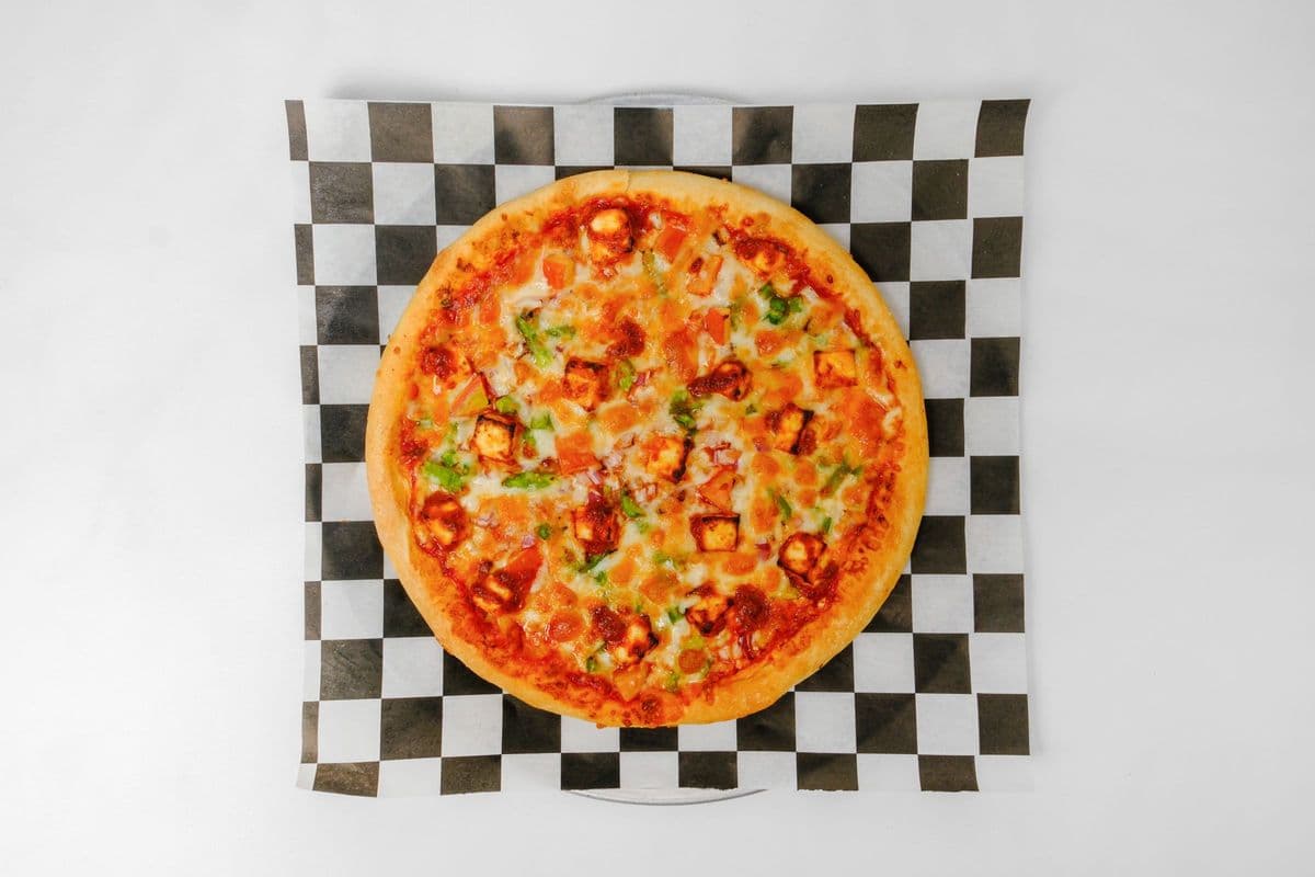 Shahi Paneer Pizza