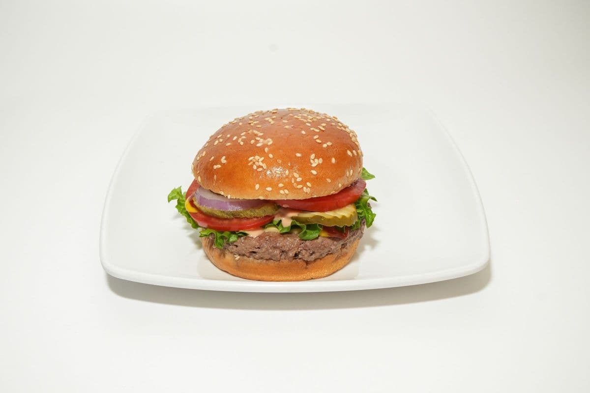 100% Fresh Chuck Steak Cheeseburger (6oz)