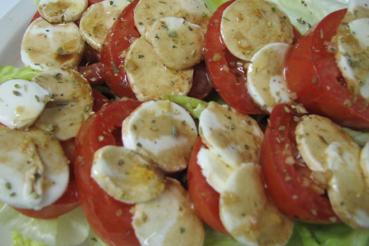 Salade tomates et bocconcini / Tomato & Bocconcini Salad