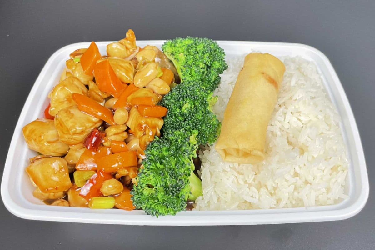 宫保鸡丁饭 / Kung Pao Chicken with Rice