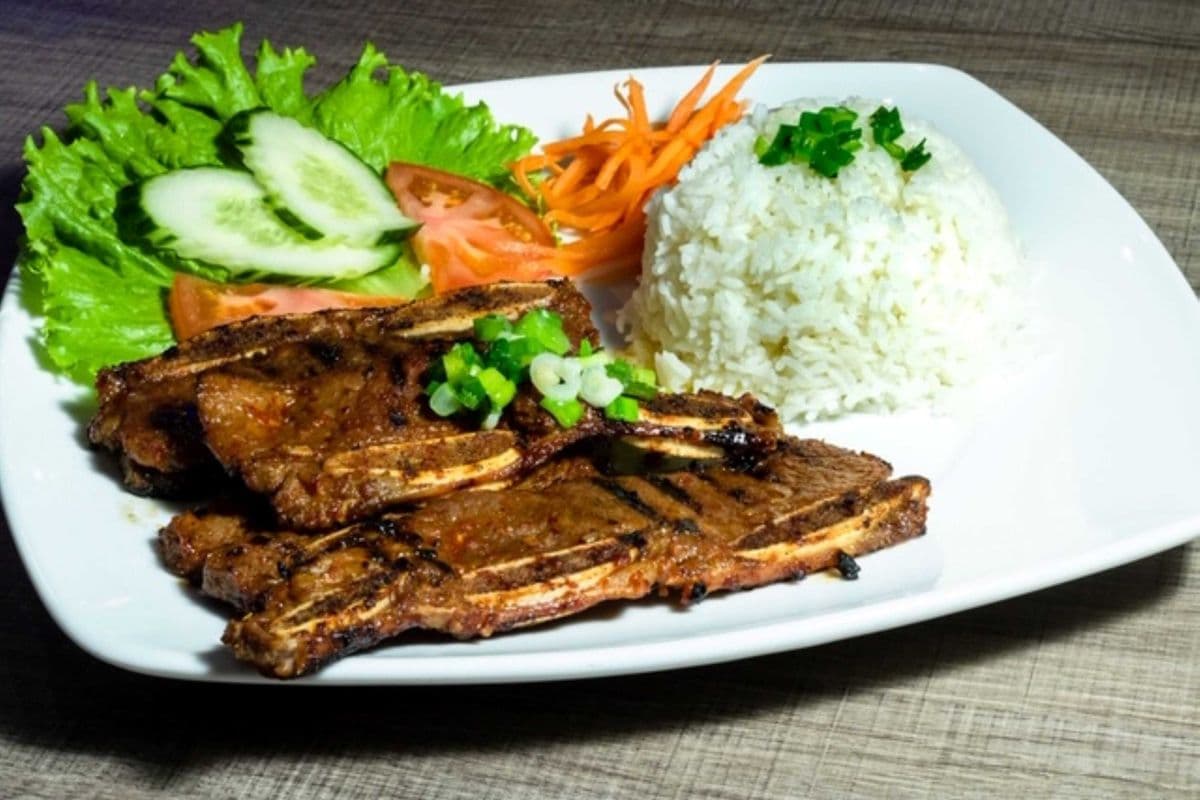 C1. GRILLED BEEF SHORT CRIB ON RICE ( COM SUON BO )