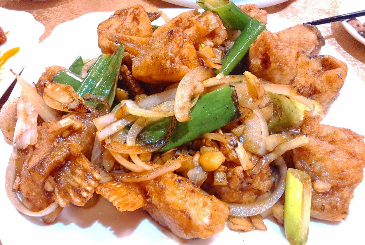 Halibut with Ginger & Onion in Supreme Soy Sauce / 薑蔥頭抽哈利拔 (例)