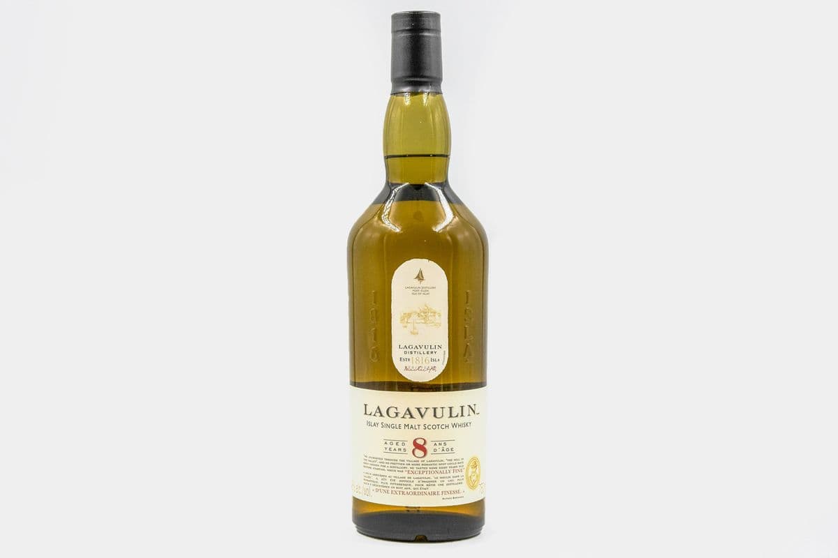 Lagavulin 8 Year Old Islay Single Malt Scotch Whisky (1 x 750ml)
