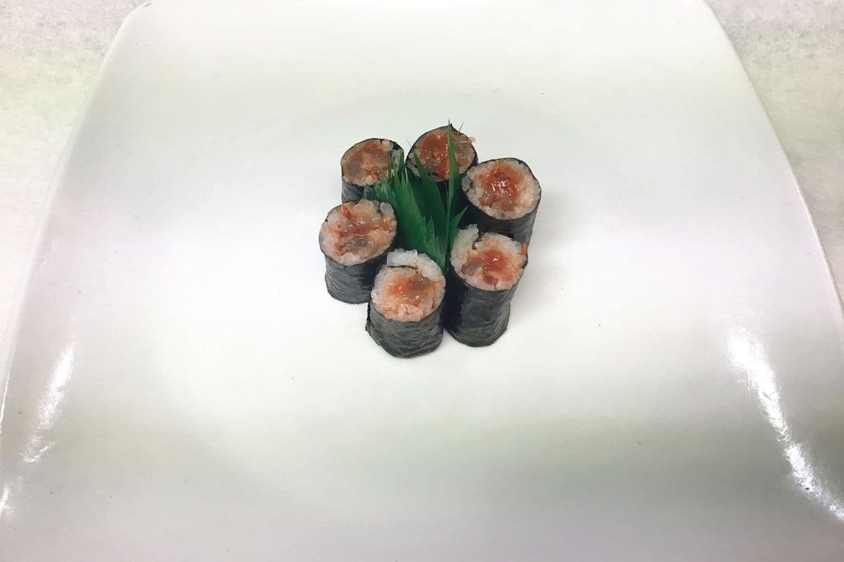 Small Raw Spicy Tuna Maki (6 pcs)