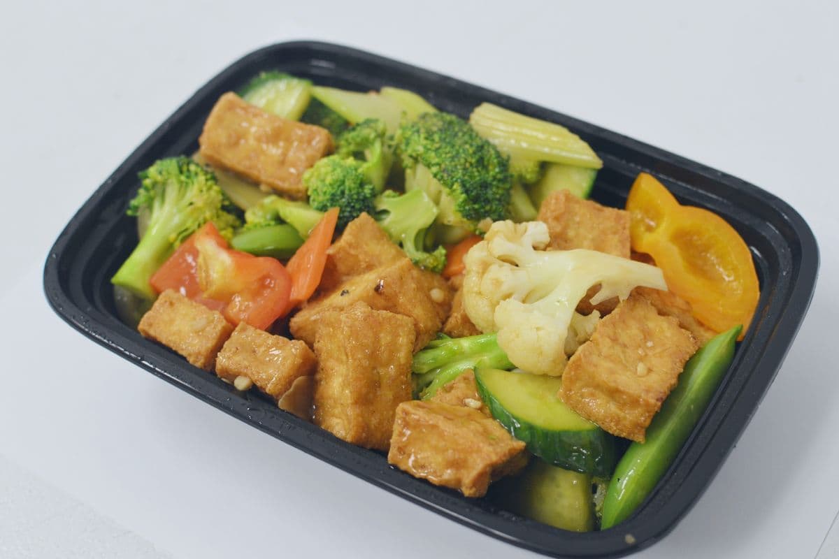 Deep-Fried Tofu with Mixed Vegetables and Cashew nuts