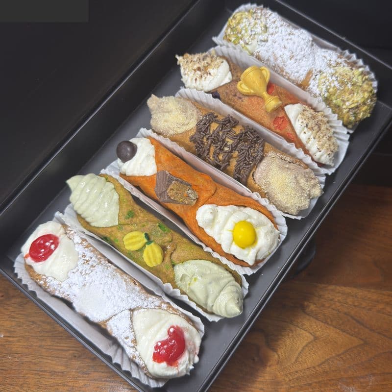 SetBox of 6 Large Gourmet Cannoli