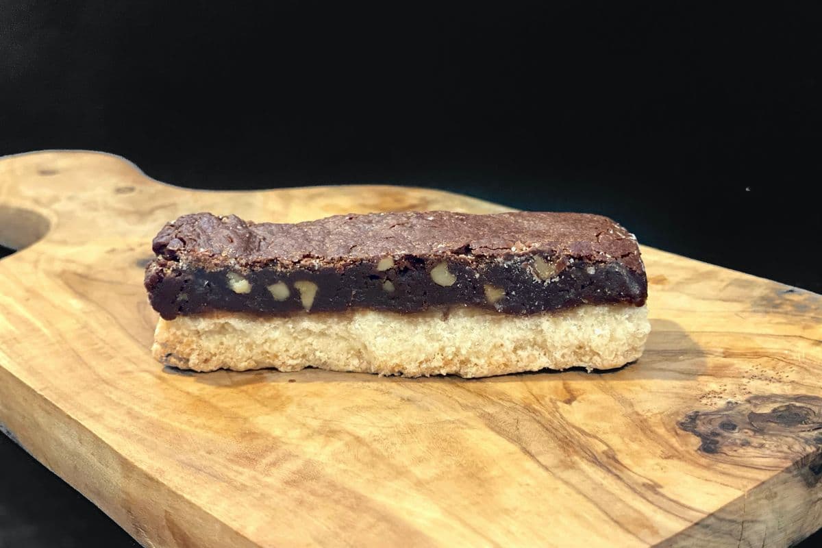 Barre chocolatée aux noix de Grenoble sur pâte sablée par Fastoche!