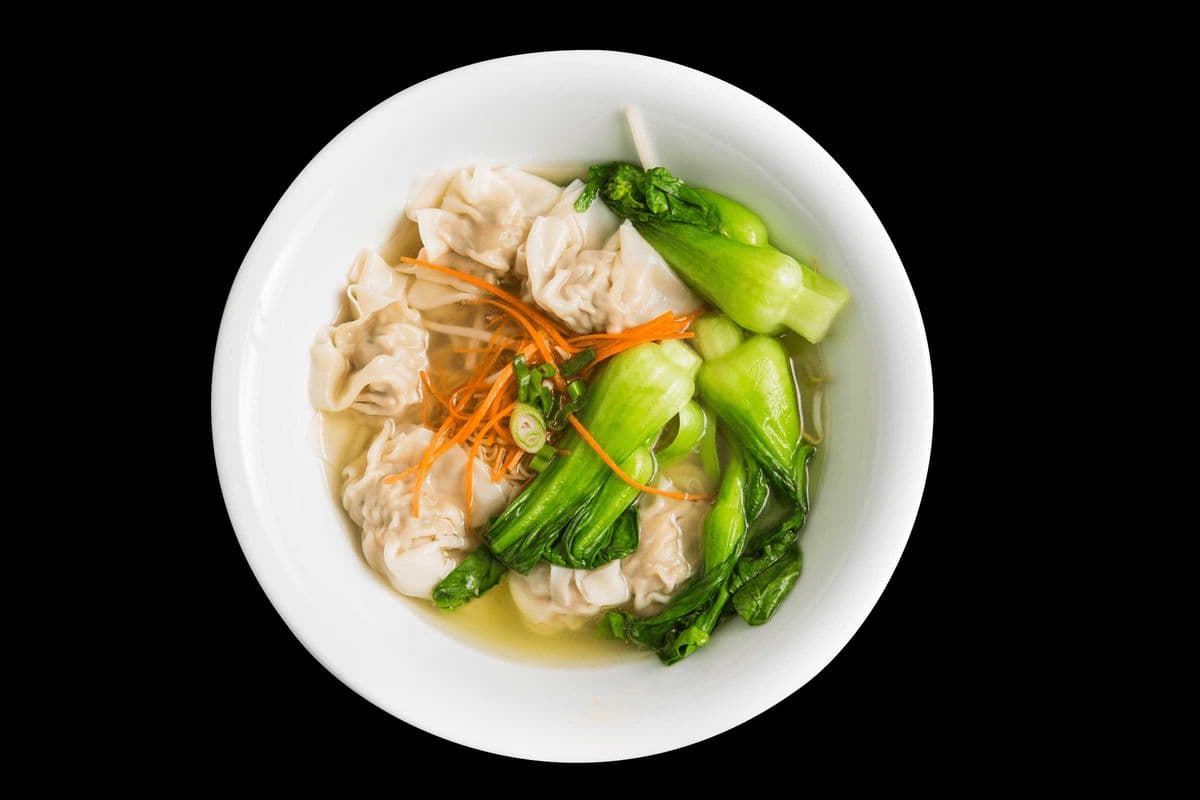 140B. Wonton (Chicken) Noodle Spoup (HALAL) 港式（鸡肉）云吞汤面